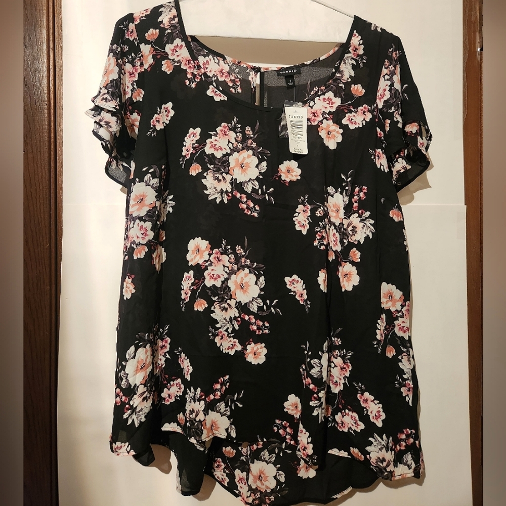 Brand New With Tags!  Torrid Floral Top. Size 1.